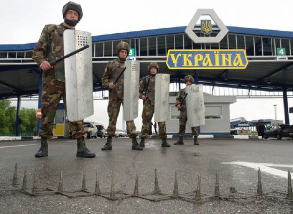 Украинские пограничники просят Россию защитить их