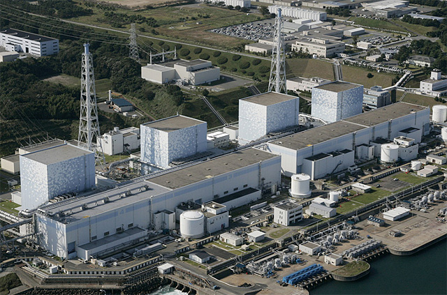 Сильный ветер сорвал защитный купол над реактором «Фукусимы»