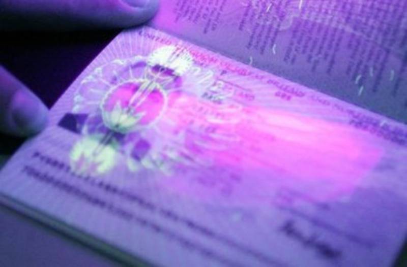 МИД Украины презентовал новые биометрические паспорта