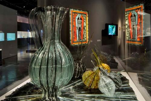 Выставка стекла в Музее Эрец-Исраэль
