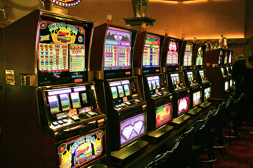 Почему играть в азартные игры в интернете интереснее?